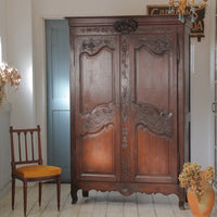 1900年代存在感ある彫り模様のオーク材アルモア（高さ203.5cm）　フランスアンティーク