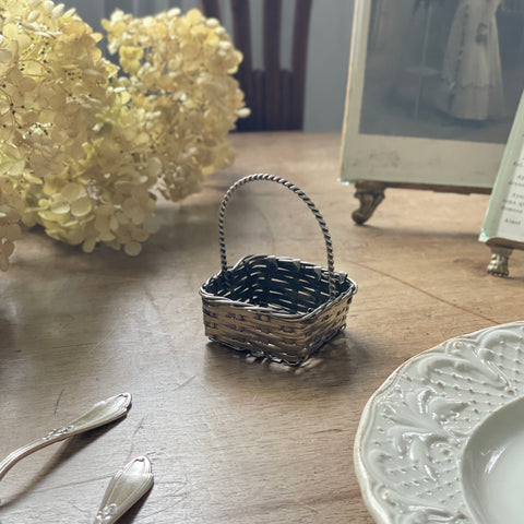 ミニチュアサイズのワイヤーバスケット（5x5cm）　フランスアンティーク