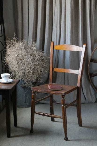 丸い脚の飾りが可愛いチェア（椅子）　イギリスアンティーク家具