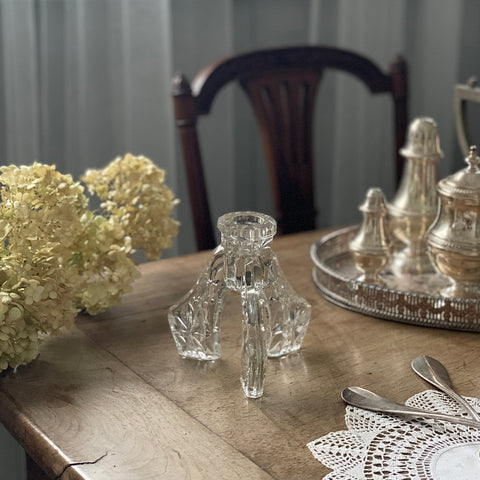 個性的なデザインのガラス製キャンドルスタンド　イギリスアンティーク