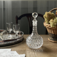 カットが美しい小ぶりなデキャンタ（高さ28cm）　イギリスアンティーク