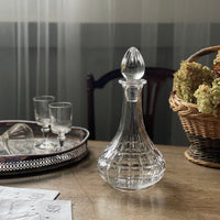 小ぶりなサイズが可愛いデキャンタ（高さ28cm）　イギリスアンティーク