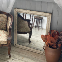 白いペイントがシャビーな印象のミラー鏡（80x74cm）　フランスアンティーク