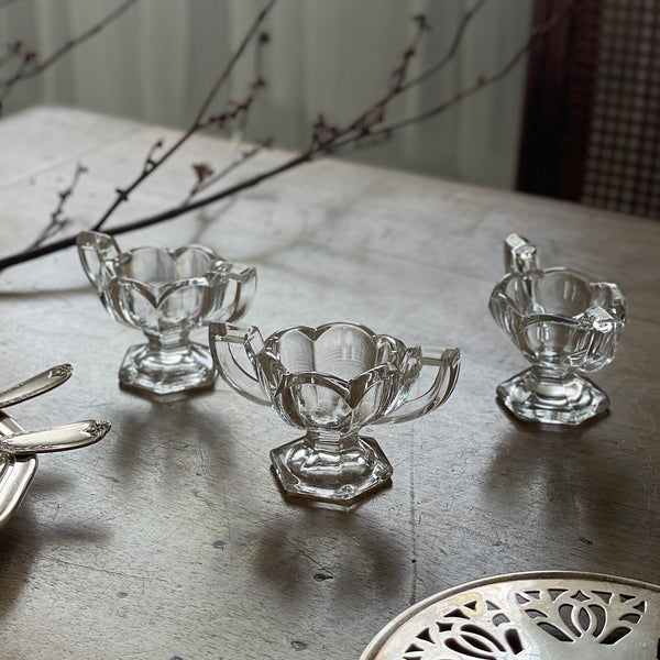 イギリスアンティーク　チッペンデール・ガラス器4点セット イギリスアンティーク チッペンデール・ガラス器4点セット クリスタル