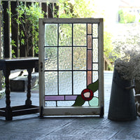 赤いバラに薄紫の縁取りがある大きなステンドグラス　イギリスアンティーク（住宅窓）55cm×83.5cm