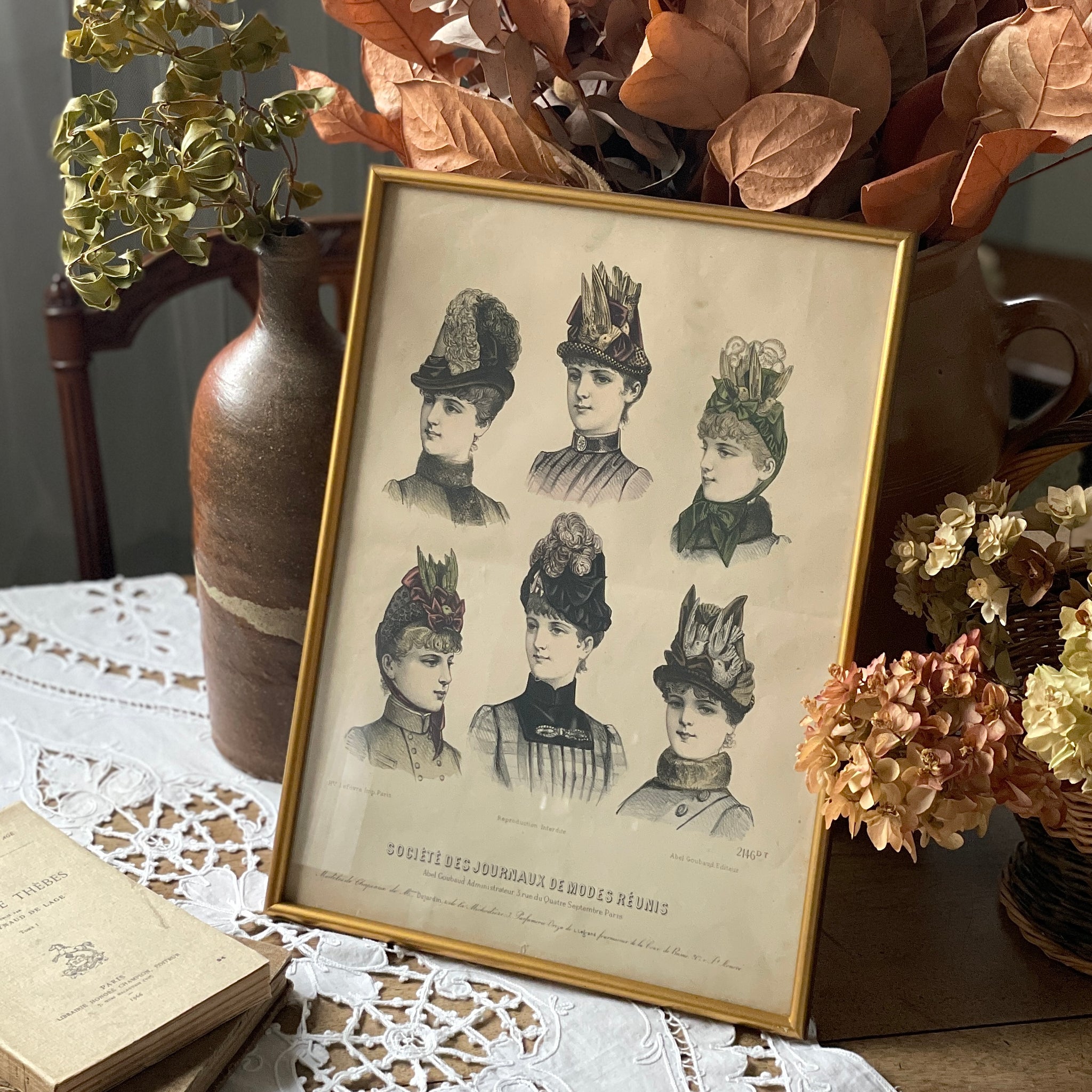 19世紀女性のファッションを描いたフレーム（fo241356） フランス