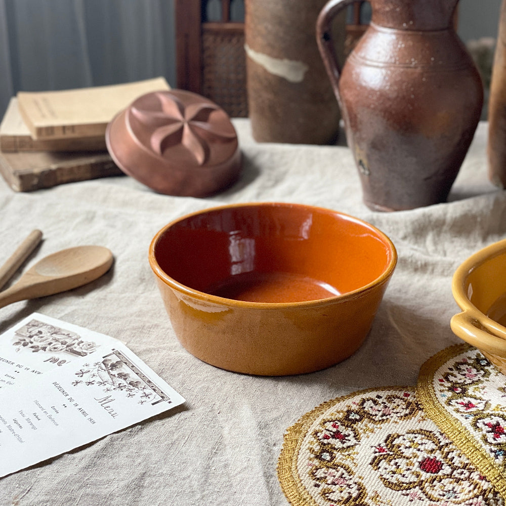 はちみつ色が可愛い丸型オーブン皿（直径18.5cm）　フランスアンティーク