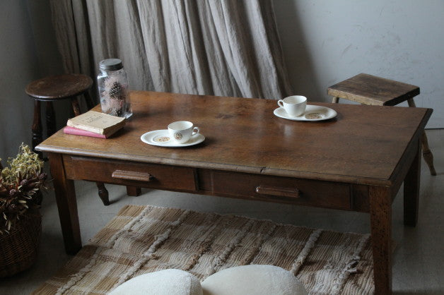 大きめで使いやすそうなローテーブル（机）　フランスアンティーク家具