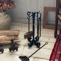 アイアンワークが美しいファイヤーツール・スタンドセット　フランスアンティーク