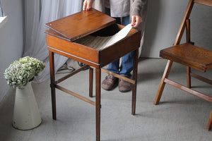 高さ67cm収納もできて便利なサイドテーブル（机）　イギリスアンティーク家具