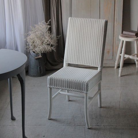 レアデザインの白のロイドルームチェア（椅子）　イギリスアンティーク家具
