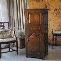 1940年代オーク材小ぶりなカップボード（高さ130cm）　イギリスアンティーク家具