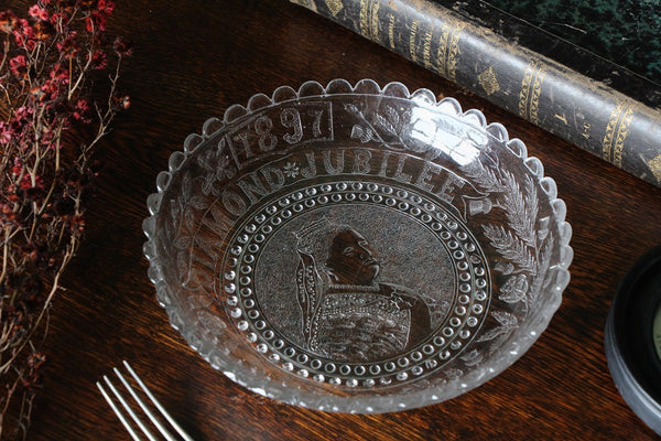 1897年ヴィクトリア女王のコロネーションガラス皿（直径23cm