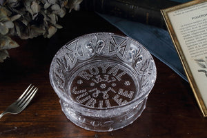 1887年ヴィクトリア女王のコロネーションガラスボウル（直径14cm）　イギリスアンティークガラス雑貨