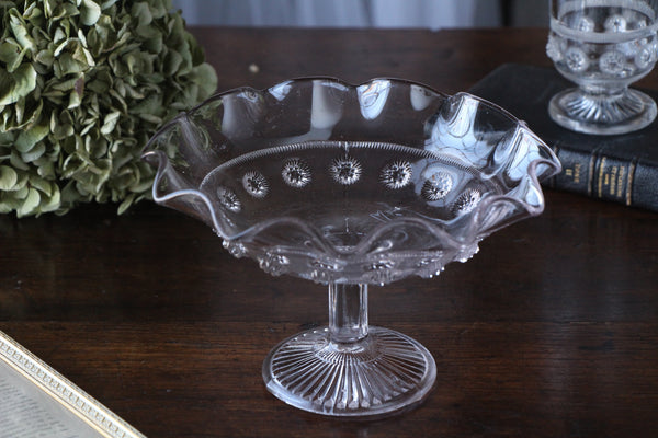 薄紫色に変化したデビッドソン社ガラスコンポート（13.5cm） イギリス