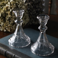 ドレスのようなイメージのペアキャンドルスタンド（高さ15.5cm）　イギリスアンティークガラス雑貨