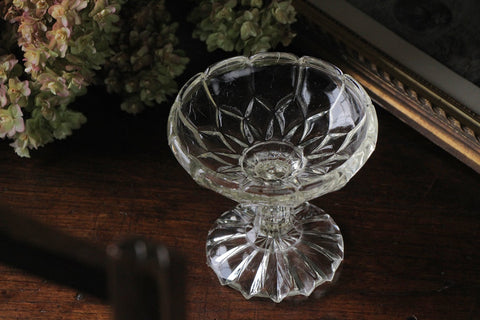 飴色に変化したガラスのシュガーボウル（高さ13.5cm）　イギリスアンティークガラス雑貨