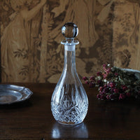 優しいラインが美しいデキャンタ（高さ32cm）　イギリスアンティークガラス雑貨