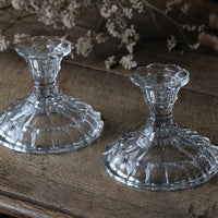 お花のような印象のペアキャンドルスタンド（高さ8.5cm）　イギリスアンティークガラス雑貨
