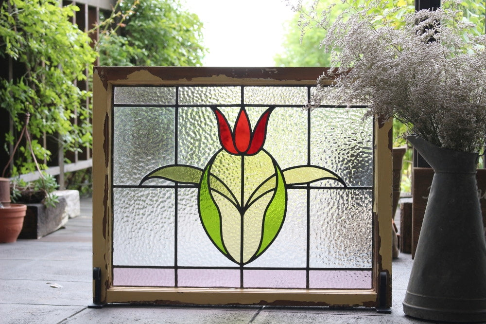 赤いチューリップのステンドグラス　イギリスのアンティーク（住宅窓）79cm×62.5cm