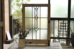 緑のハート模様が可愛らしいステンドグラス　イギリスアンティーク(住宅窓)52cmx74.5cm