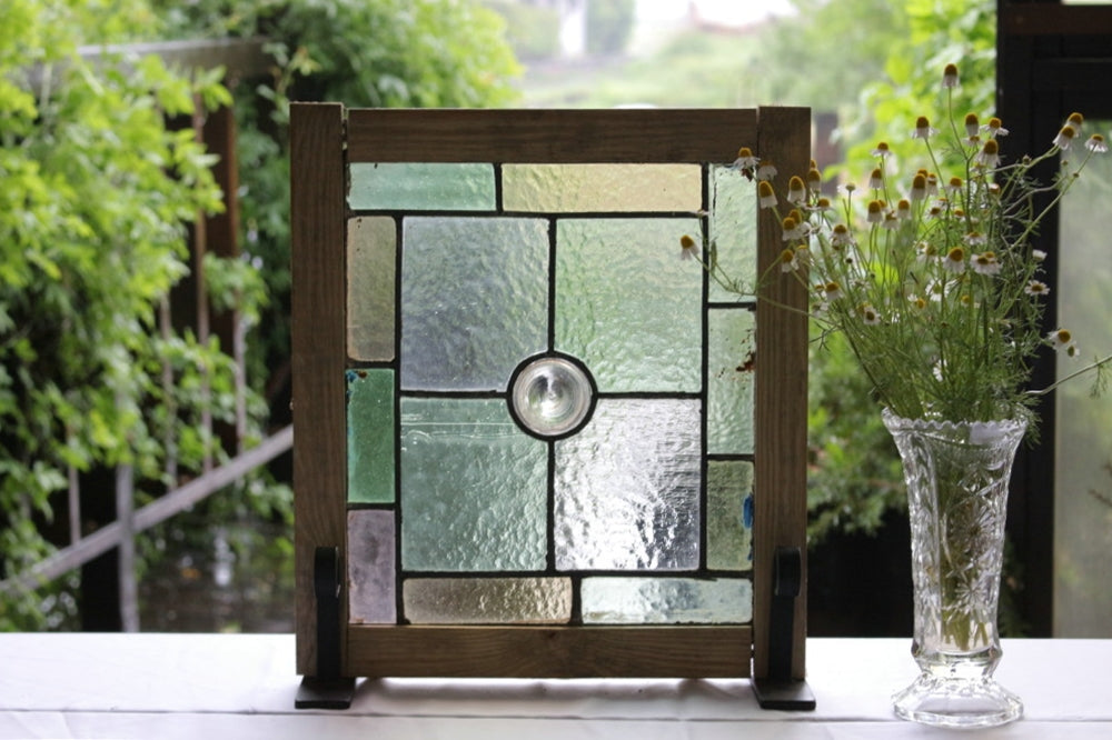 パステルカラーのガラスにロンデルガラスのステンドグラス　イギリスアンティーク(住宅窓)　35.5cm×39.5cm