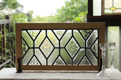無色のダイヤ柄ステンドグラス　イギリスアンティーク(住宅窓)　66cm×36cm