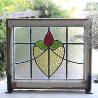 赤い蕾のステンドグラス　イギリスのアンティーク（住宅窓）50.5cm×42.5cm