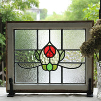 丸い赤いバラと緑の葉のステンドグラス　イギリスアンティーク(住宅窓)　52cm×43cm
