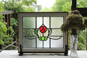 丸い赤いバラと緑の葉のステンドグラス　イギリスアンティーク(住宅窓)　52cm×43cm