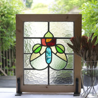 赤いバラの縦長ステンドグラス　イギリスアンティーク(住宅窓)　40cm×48cm