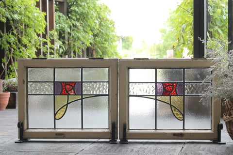 2枚あり！繋げても素敵な赤いバラのステンドグラス　イギリスアンティーク(住宅窓)　51.5cm×42cm