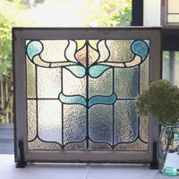 水色とピンクの花模様のステンドグラス　イギリスアンティーク(住宅窓)　60cm×56cm