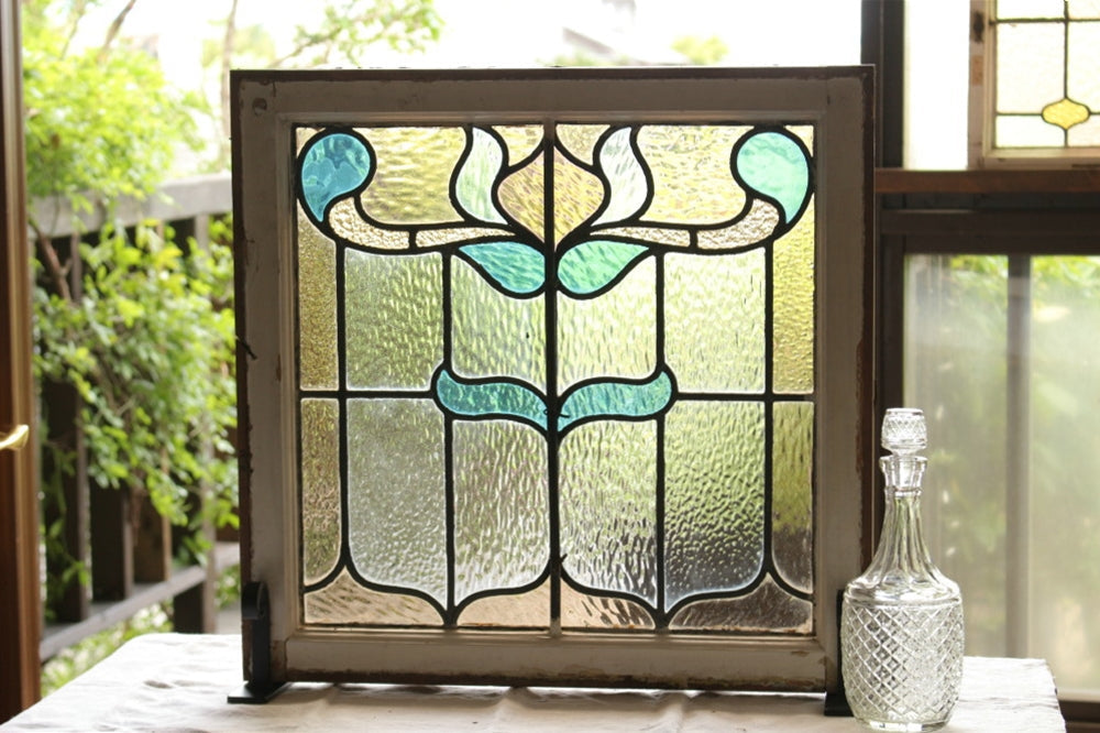 目隠し効果のある花柄のステンドグラス　イギリスアンティーク(住宅窓)　57cm×56.5cm