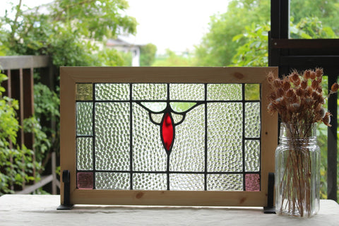 赤い蕾のステンドグラス　イギリスアンティーク(住宅窓)　59cm×37.5cm
