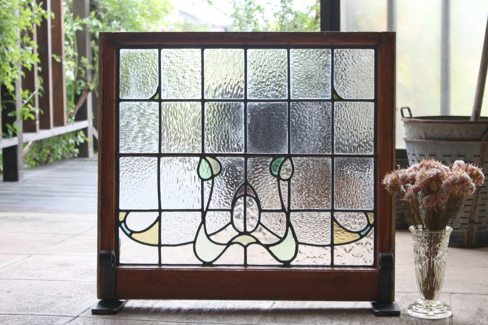 曲線で描かれた大きめサイズのステンドグラス　イギリスアンティーク(住宅窓)　75.5cm×69cm