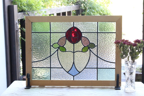 赤いバラ模様にパステルガラスのステンドグラス　イギリスのアンティーク（住宅窓）68.5cm×50.5cm