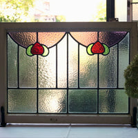 赤いつぼみのようなステンドグラス　イギリスアンティーク(住宅窓)　75cm×55cm