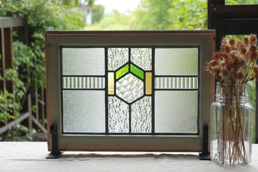 5枚あり！緑のガラスの幾何学模様ステンドグラス　イギリスアンティーク(住宅窓)  52.5cm×38cm