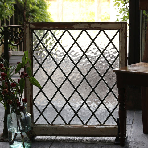 ゆらゆらしたガラスのステンドグラス　イギリスアンティーク　61cm×69cm