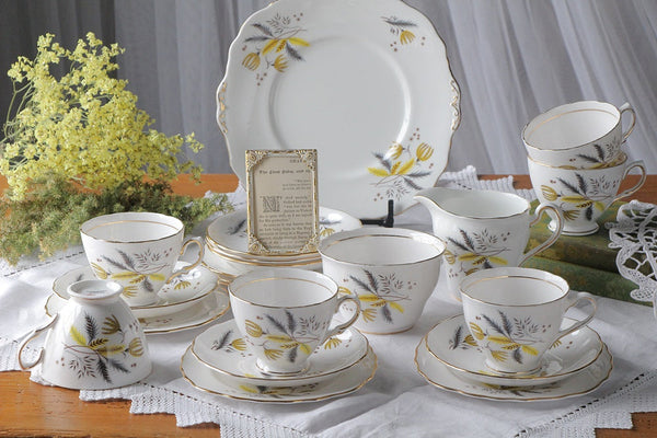 Colclough イギリスアンティーク ケーキプレー ティーカップ トリオ Colclough イギリスアンティーク ケーキプレー ティーカップ トリオ