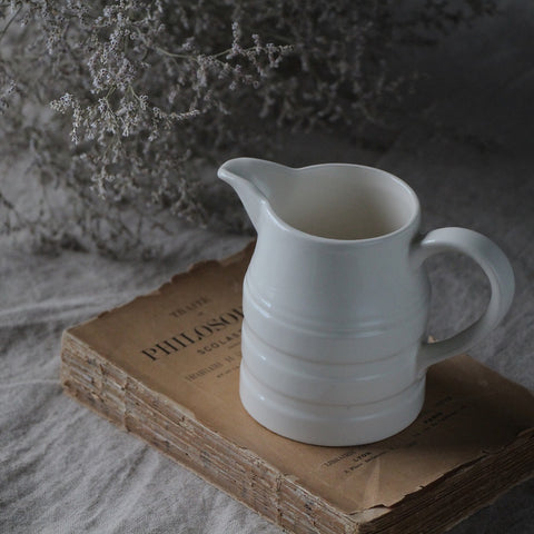 キッチンで使いたい白い陶器ジャグ（高さ10cm）　イギリスアンティーク陶器雑貨