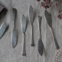 5本あり！Lの文字が可愛いバターナイフ（14cm）　イギリスアンティークカトラリー