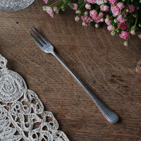 シンプルなデザインが素敵なピクルスフォーク（18.5cm）　イギリスアンティークカトラリー（銀器）