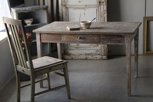 シャビーな雰囲気が魅力のサパン（もみの木）テーブル（机）　フランスアンティーク家具