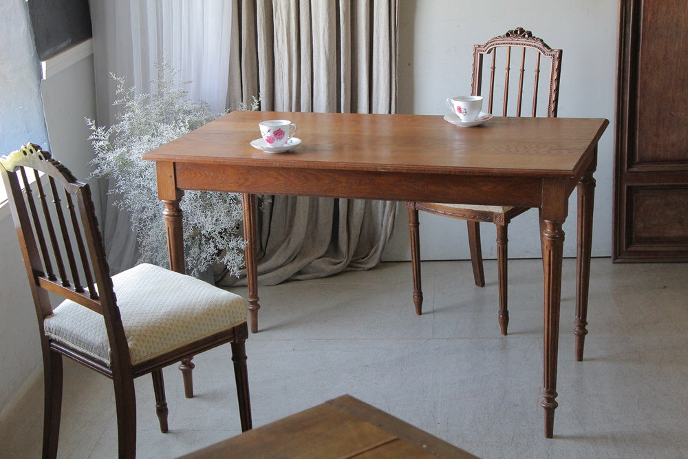 使い勝手良さそうなオーク材ダイニングテーブル（横幅119.5cm)　フランスアンティーク家具