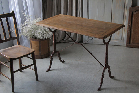 アイアンの足が素敵なビストロテーブル（横幅100cm）　フランスアンティーク家具