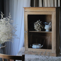 人気の剥離仕上げの1900年代ガラスカップボード（高さ70cm）　フランスアンティーク家具