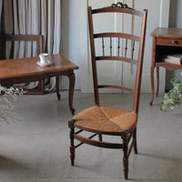 低めの座面が座りやすいストローチェア（高さ109cm）　フランスアンティーク家具