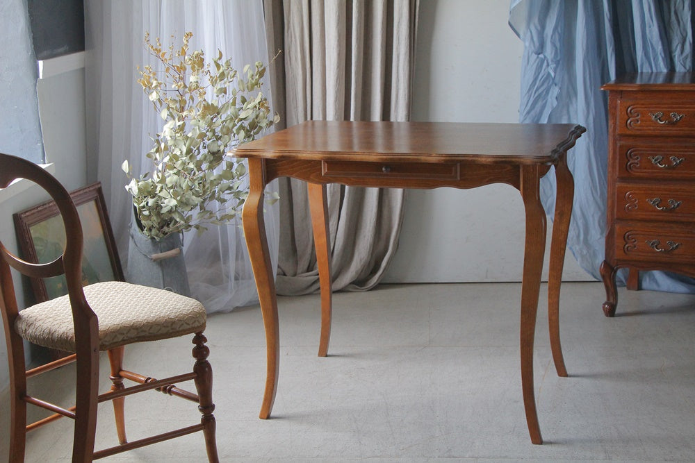 曲線の足が美しいオーク材デスク（高さ74cm）　フランスアンティーク家具
